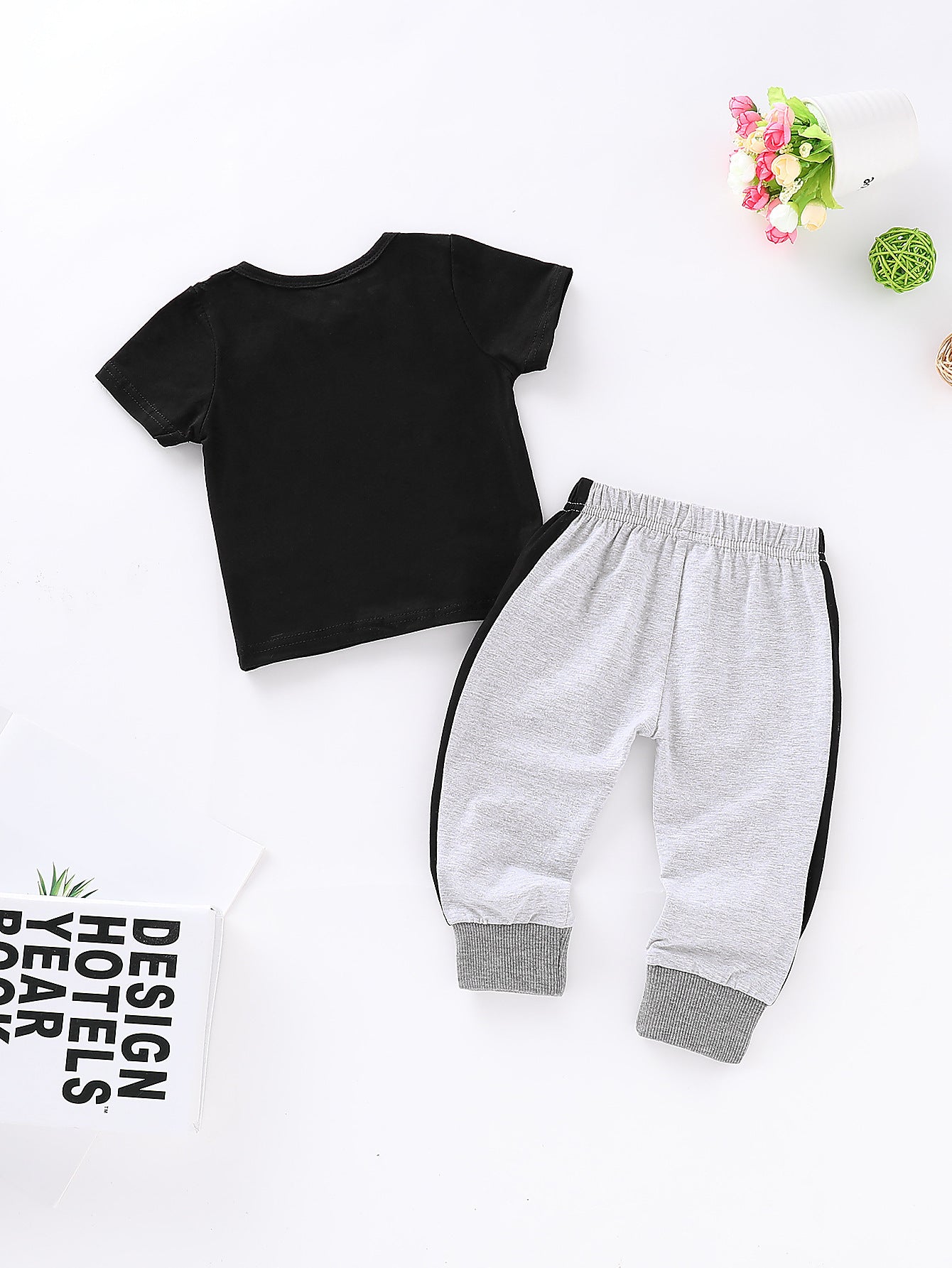 Children's Sports Suit With Short Sleeves and Trousers