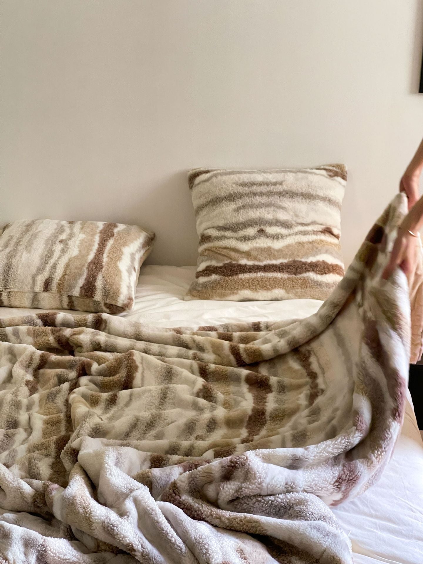 Tie-dyed Zebra Stripes Single Nap Blanket